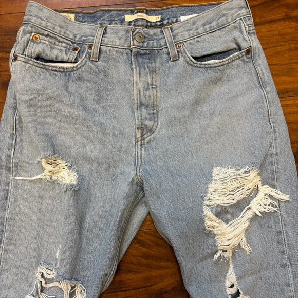 Levi’s Wedgie Jean Button Distressed Frayed Hem Cotton size 29 - Picture 4 of 11